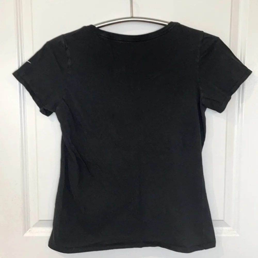 NIKE | Women’s Black & White NIKE SWOOSH Logo Athletic Cut Shirt Size Small